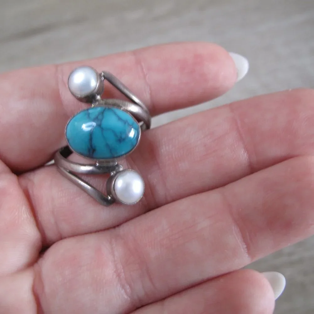 VINTAGE Turquoise and Pearl Sterling Silver Ring - Picture 3 of 4